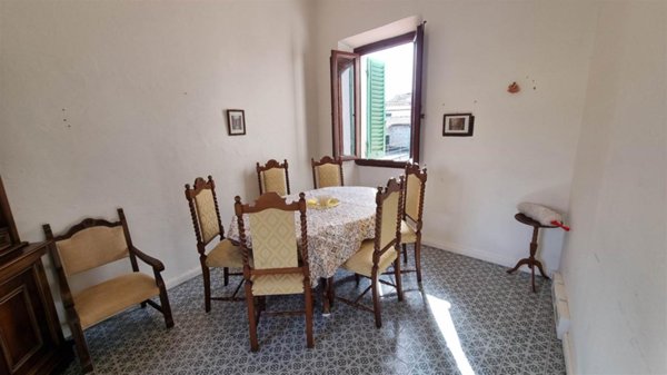 negozio in vendita a Pistoia in zona Centro Città