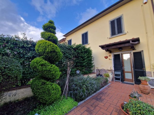casa indipendente in vendita a Pistoia in zona Bottegone