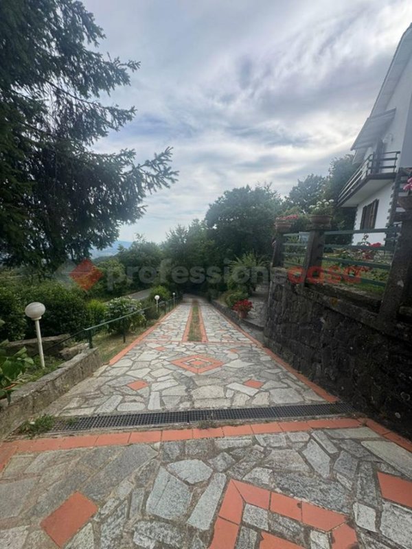 casa indipendente in vendita a Pistoia in zona Valdibrana