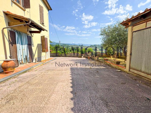 casa indipendente in vendita a Pistoia in zona Spazzavento