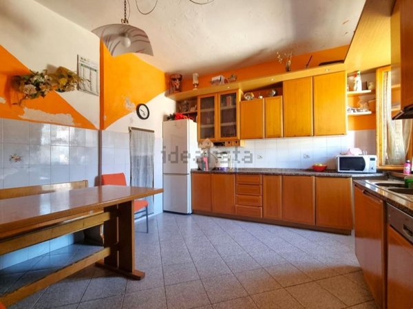 casa indipendente in vendita a Pistoia in zona Bottegone