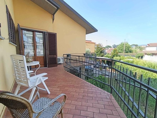 casa indipendente in vendita a Pistoia in zona Stadio