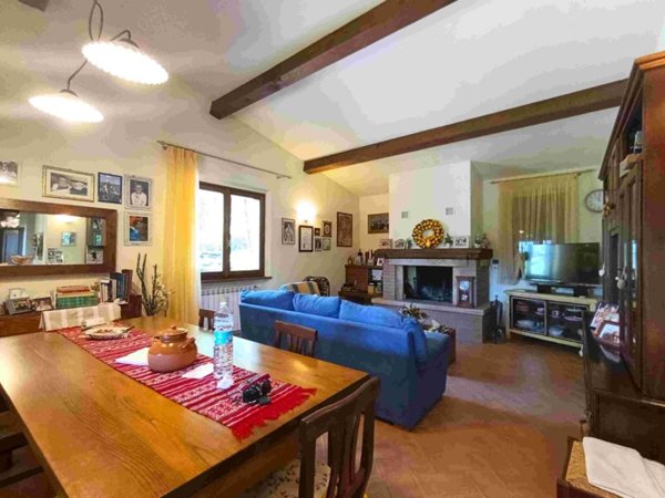 casa indipendente in vendita a Pistoia in zona Valdibrana