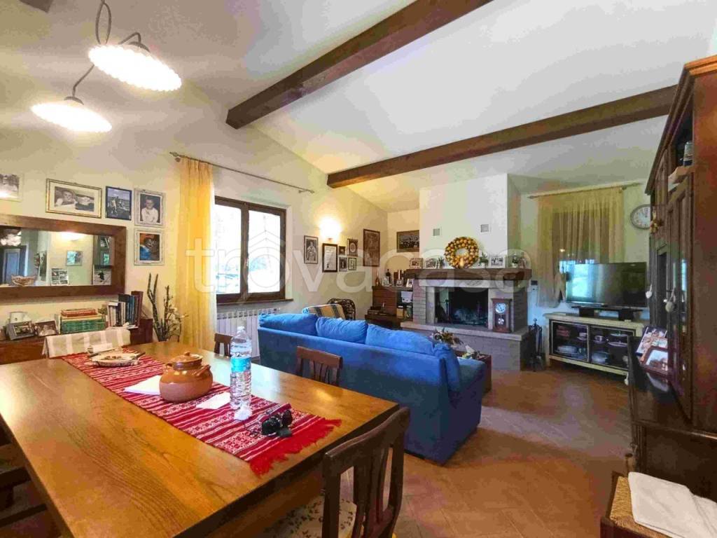 casa indipendente in vendita a Pistoia in zona La Cugna