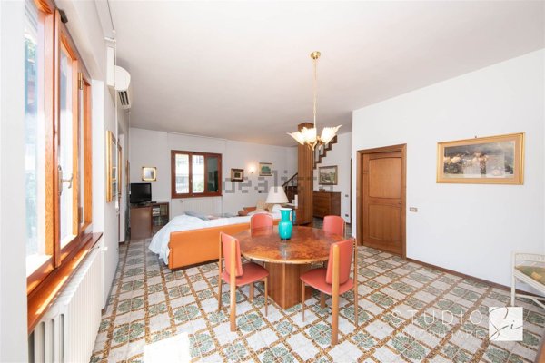 casa indipendente in vendita a Pistoia in zona Centro Città