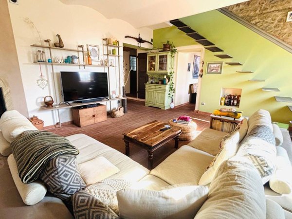 casa indipendente in vendita a Pistoia in zona Stadio