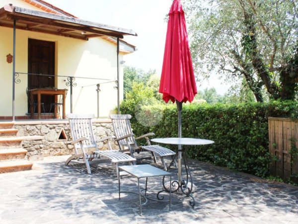 casa indipendente in vendita a Pistoia in zona Arcigliano