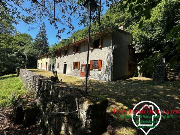 casa indipendente in vendita a Pistoia in zona Pracchia