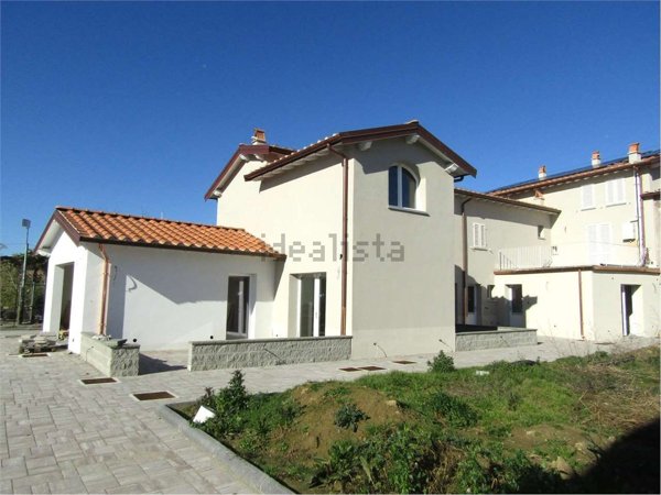 casa indipendente in vendita a Pistoia in zona Bottegone