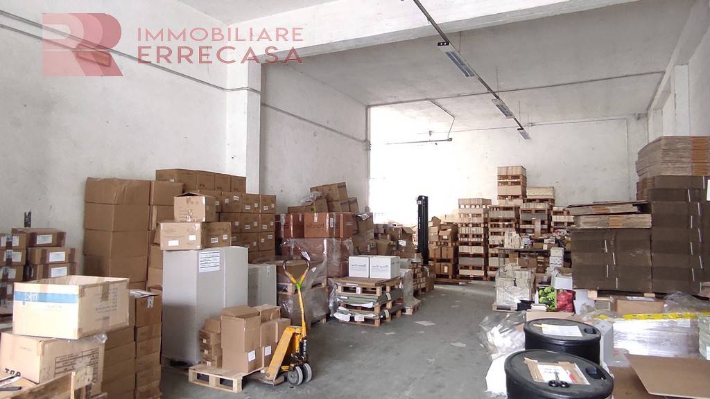 locale commerciale in vendita a Pistoia