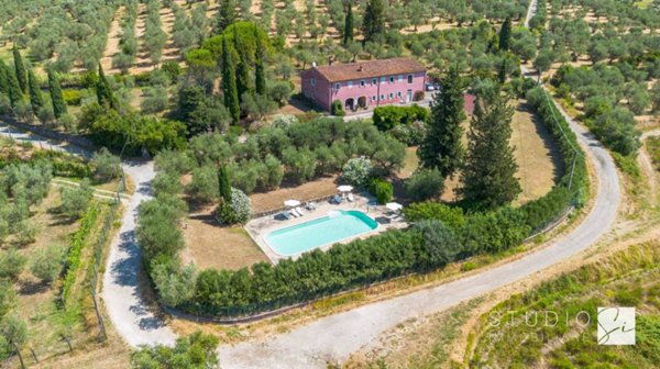 casa indipendente in vendita a Pistoia in zona Centro Città