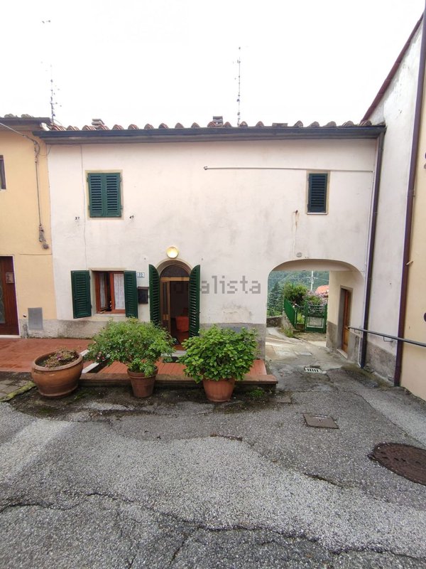 casa indipendente in vendita a Pistoia in zona Le Grazie