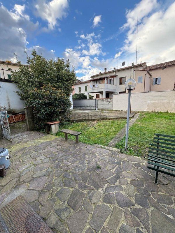 casa indipendente in vendita a Pistoia in zona Centro Città