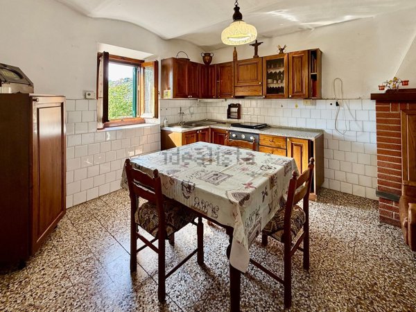 casa indipendente in vendita a Pistoia in zona Valdibure