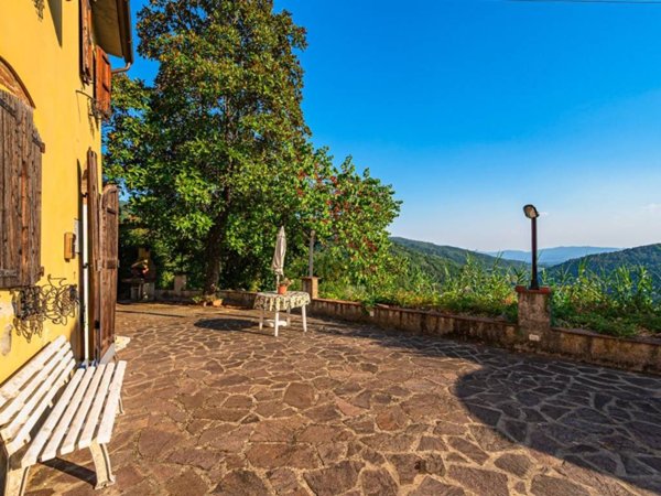 casa indipendente in vendita a Pistoia in zona Villa di Piteccio