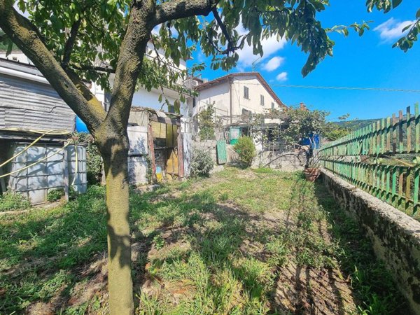 casa indipendente in vendita a Pistoia in zona Valdibure