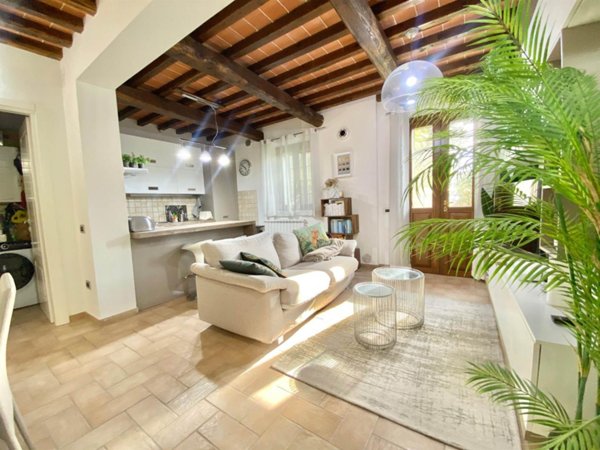 casa indipendente in vendita a Pistoia in zona Centro Città