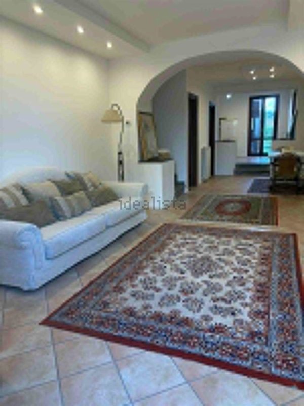 casa indipendente in vendita a Pistoia in zona Bottegone