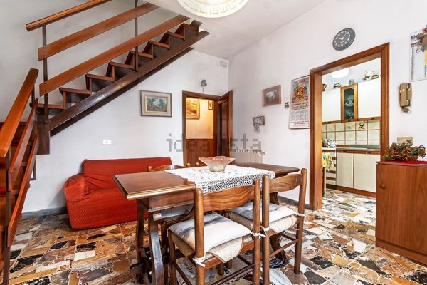 casa indipendente in vendita a Pistoia in zona Bottegone