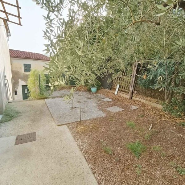 casa indipendente in vendita a Pistoia in zona Arcigliano