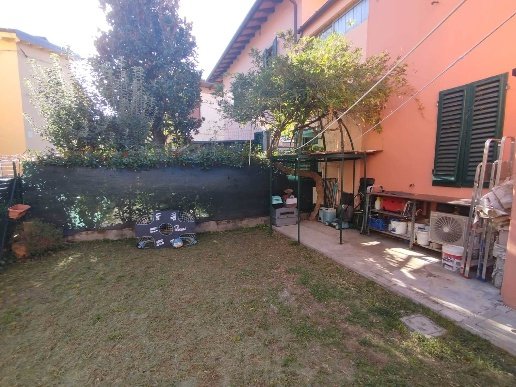 casa indipendente in vendita a Pistoia in zona Stadio