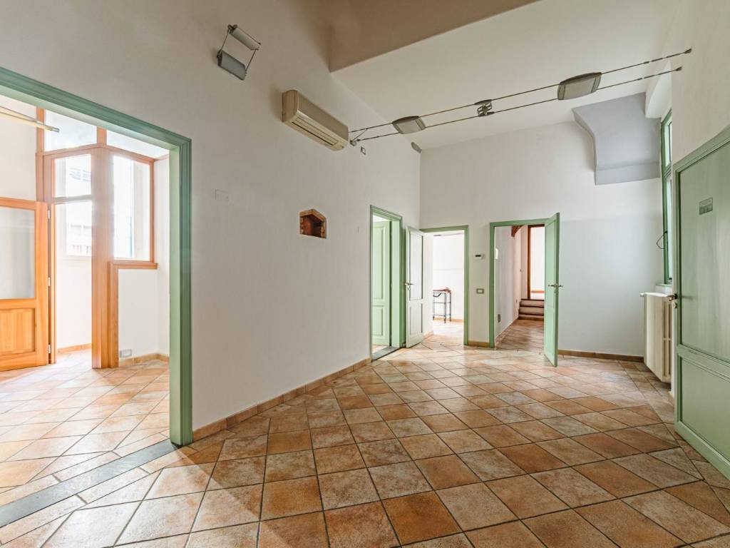 ufficio in vendita a Pistoia