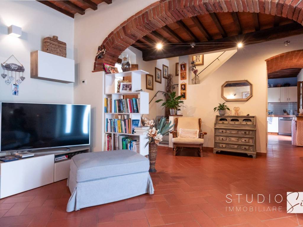casa indipendente in vendita a Pistoia in zona Arcigliano
