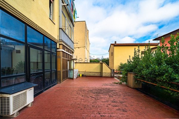 negozio in vendita a Pistoia in zona Centro Città