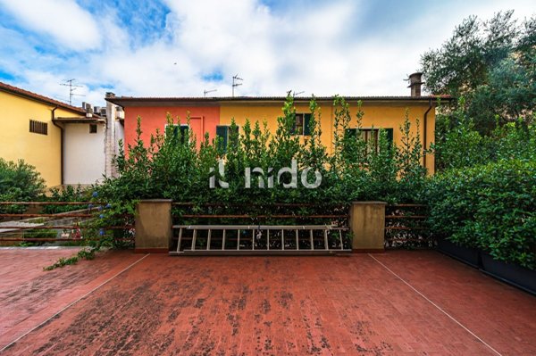 negozio in vendita a Pistoia in zona Centro Città
