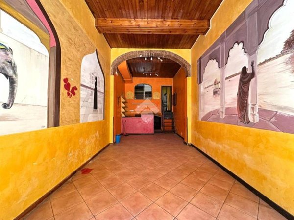 negozio in vendita a Pistoia in zona Centro Città