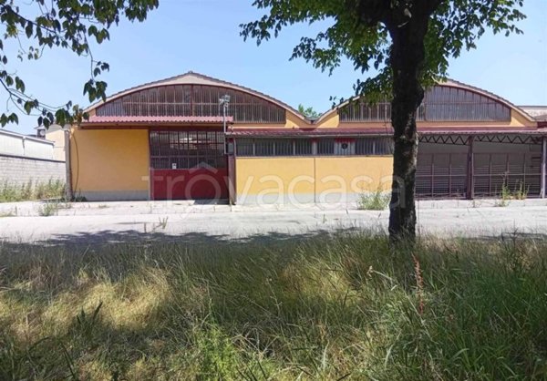 locale commerciale in vendita a Pistoia