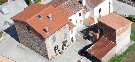 casa indipendente in vendita a Pistoia in zona Bottegone