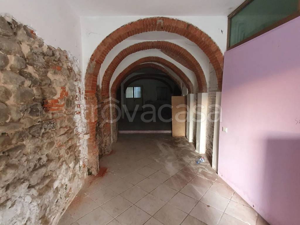 negozio in vendita a Pistoia in zona Centro Città