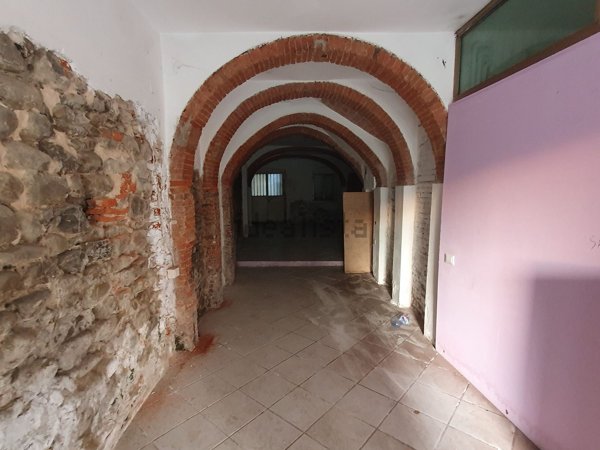 locale di sgombero in vendita a Pistoia in zona Centro Città