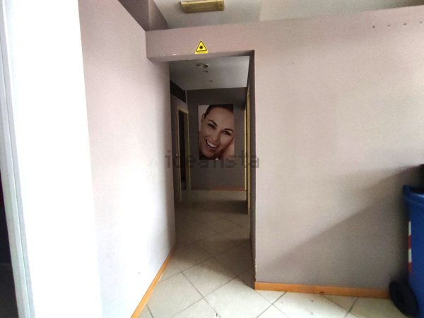 locale commerciale in vendita a Pistoia