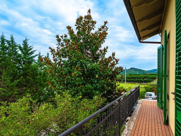 casa indipendente in vendita a Pistoia in zona Spazzavento