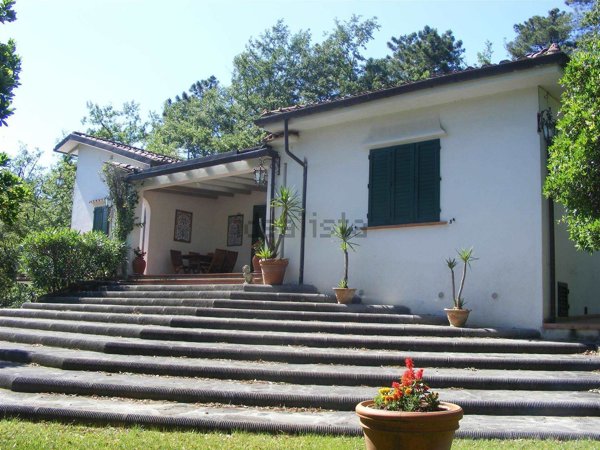 casa indipendente in vendita a Pistoia in zona Pontelungo