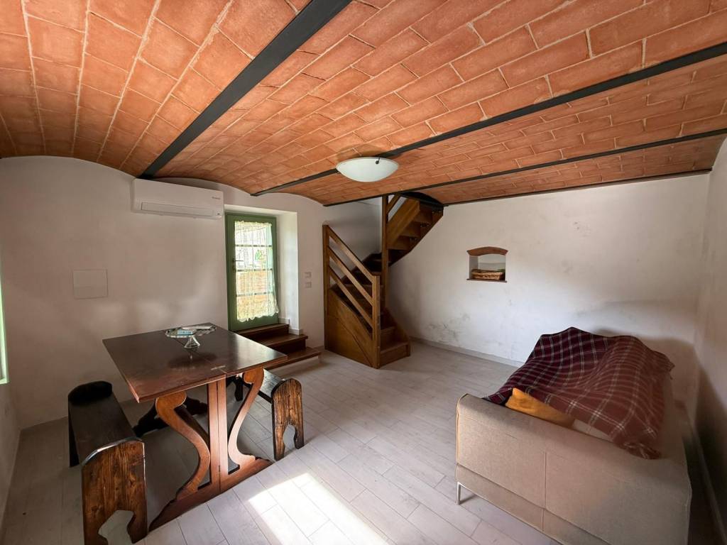 casa indipendente in vendita a Pistoia in zona Valdibrana