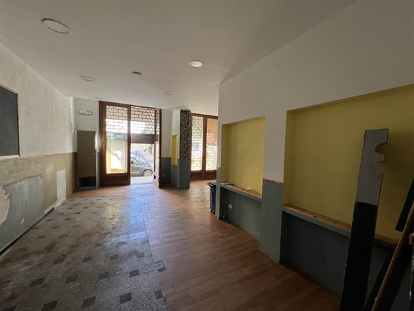 negozio in vendita a Pistoia in zona Centro Città