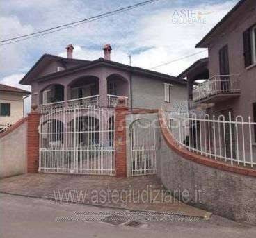 appartamento in vendita a Pistoia in zona Bottegone