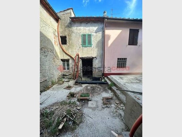 casa indipendente in vendita a Pistoia in zona Valdibure