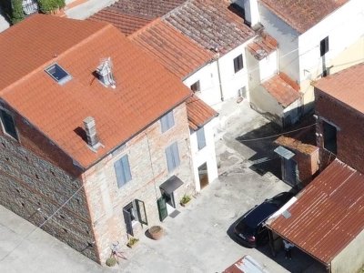 casa indipendente in vendita a Pistoia in zona Bottegone