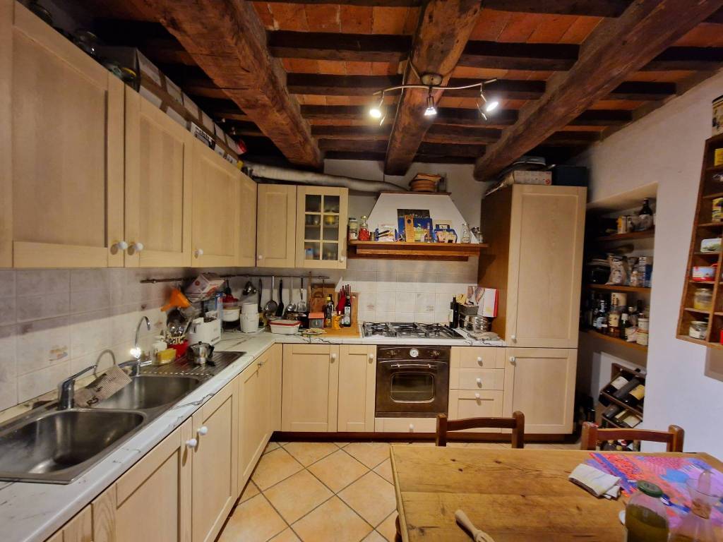 casa indipendente in vendita a Pistoia in zona Sammommè