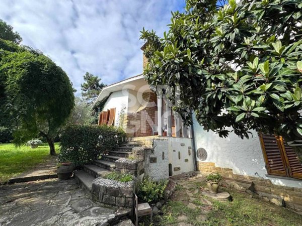 casa indipendente in vendita a Pistoia in zona Arcigliano