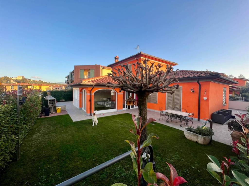 casa indipendente in vendita a Pistoia