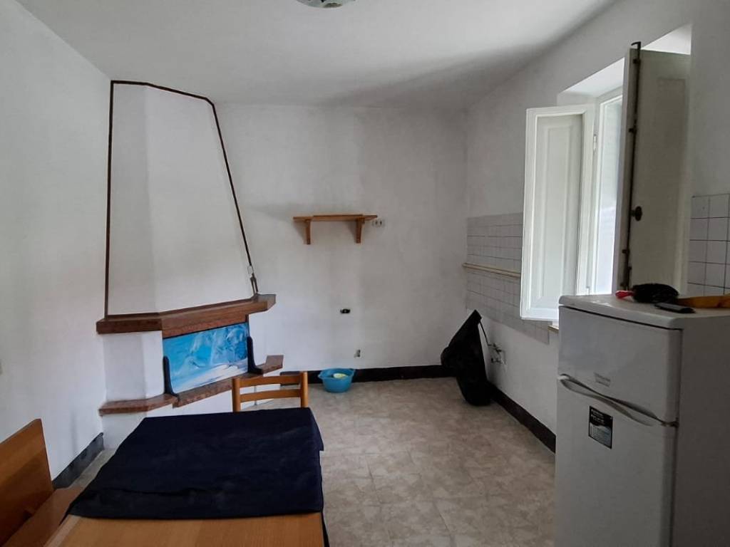 casa indipendente in vendita a Pistoia in zona Bottegone