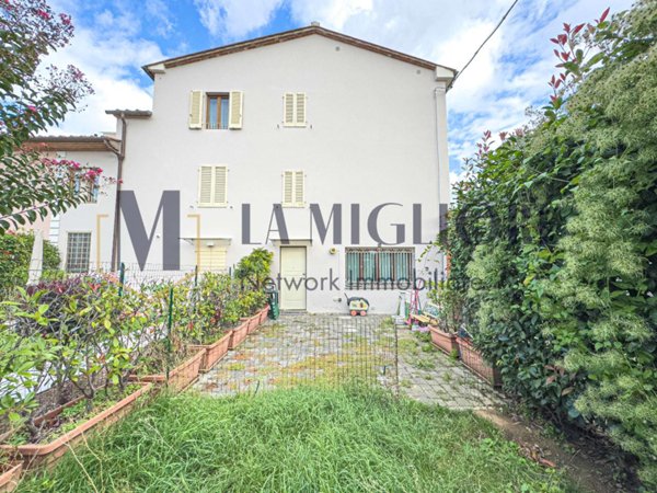appartamento in vendita a Pistoia in zona Spazzavento