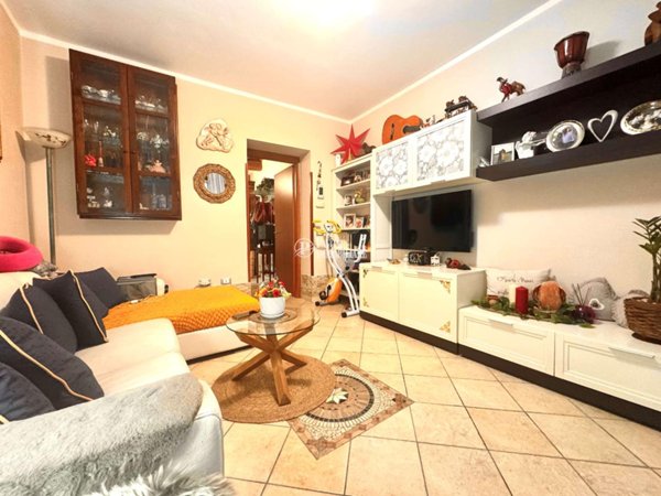casa indipendente in vendita a Pistoia in zona Bottegone