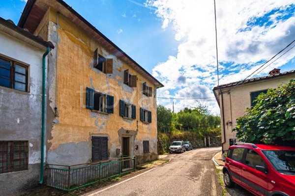 casa indipendente in vendita a Pistoia in zona Le Grazie