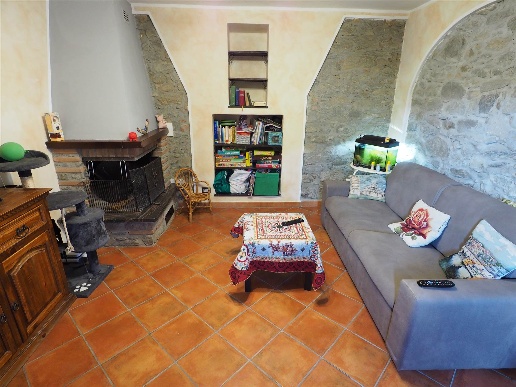 casa indipendente in vendita a Pistoia in zona Santomoro
